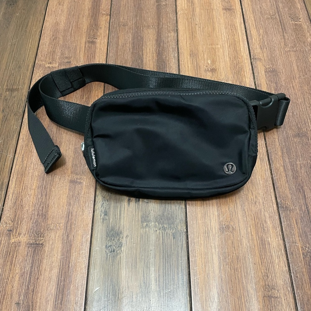 Lululemon black everywhere belt bag